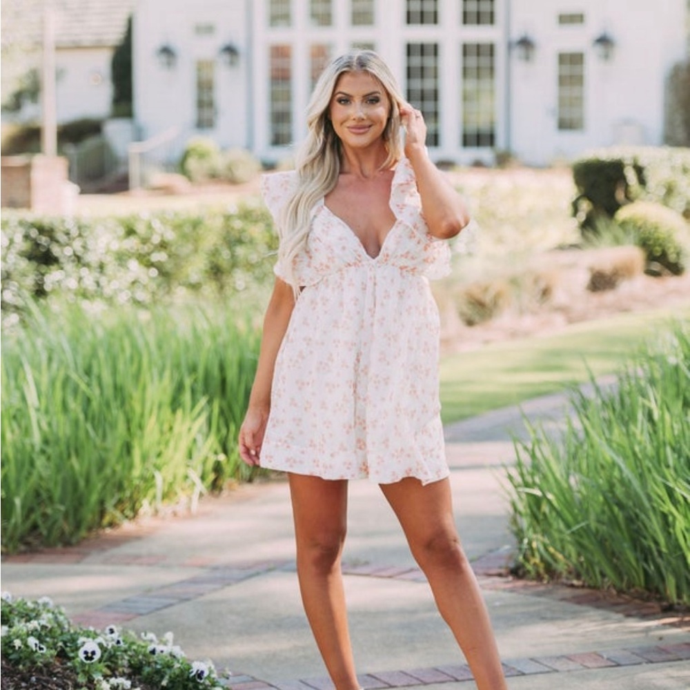 These Three Boutique Paige Floral Dress NWT Size Medium